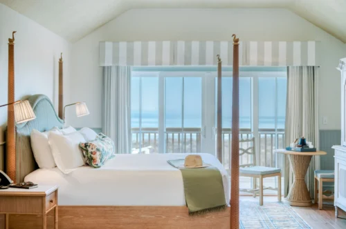 Spacious and bright room with a king-size bed and breathtaking ocean views.